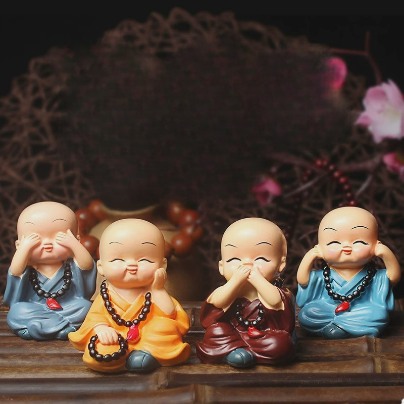 Chú tiểu lắc đầu trang trí xe hơi