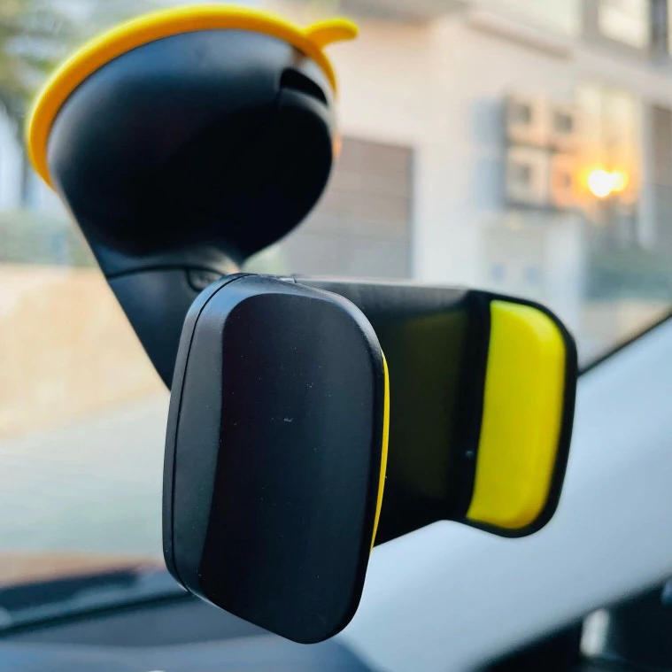 Gia do dien thoai o to hut chan khong