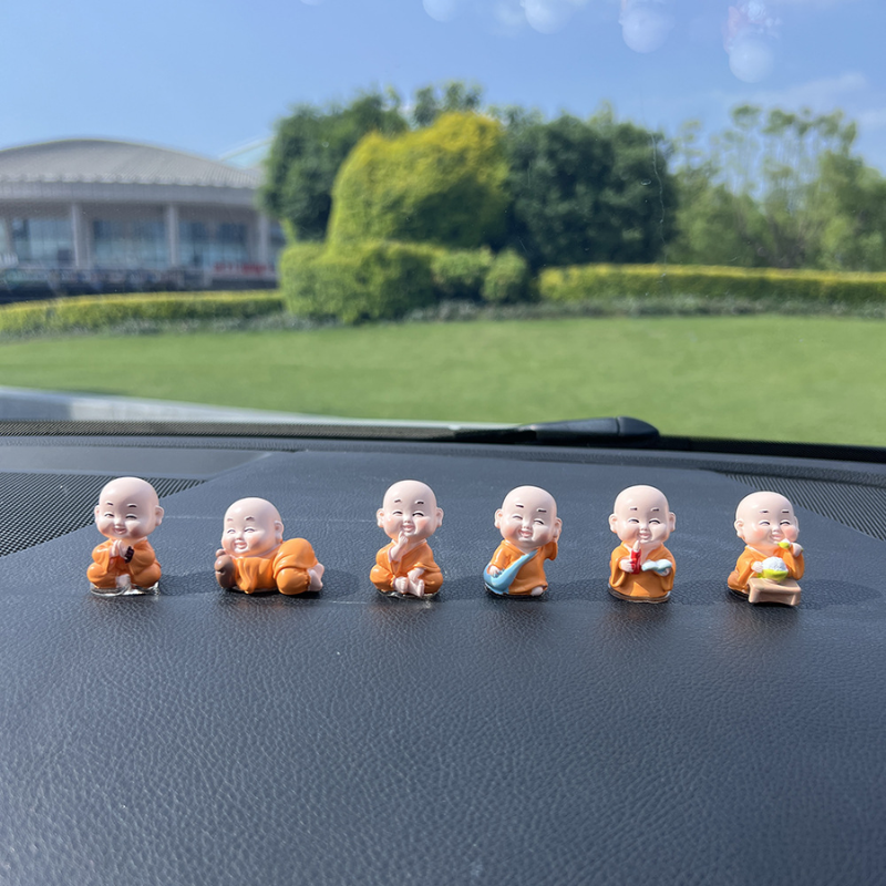 Tượng nhà sư nhỏ dễ thương trang trí ô tô và bàn làm việc 6 Phụ kiện trang trí ô tô dễ thương