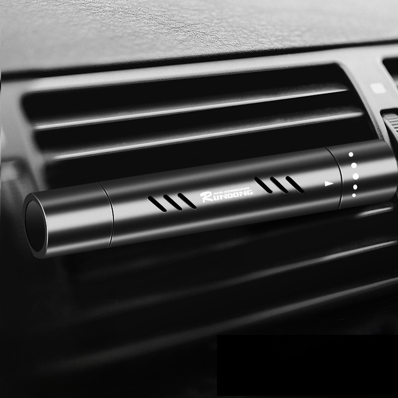 Que nước hoa màu đen