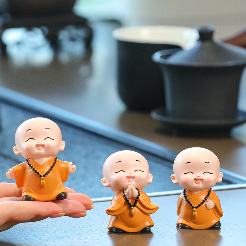 Tượng nhà sư nhỏ bàn trà