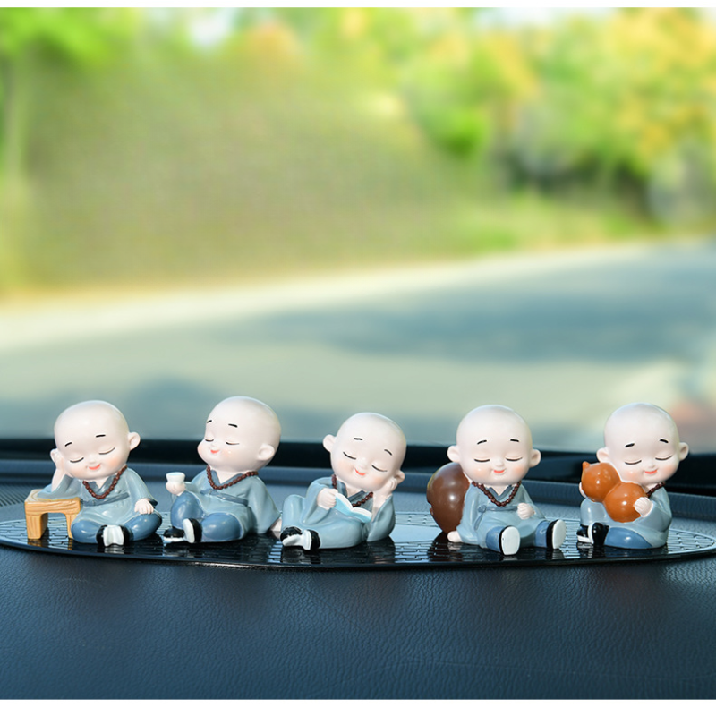 Tượng nhà sư nhỏ trang trí ô tô dễ thương