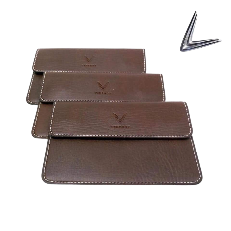 Ví đựng giấy tờ xe Vinfast da cao cấp 2 màu đen nâu 12x18cm 6 Ví da đựng giấy tờ xe Vinfast 12x18cm