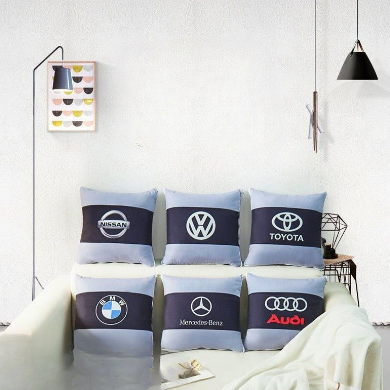 Đệm tựa lưng kèm chăn ngủ trên xe hơi