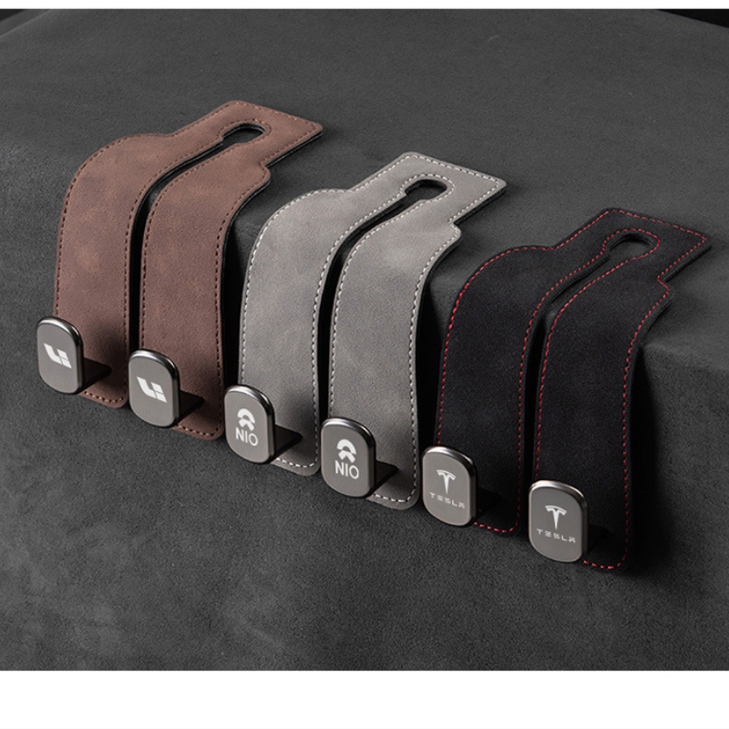 Phụ kiện móc treo ô tô tiện lợi