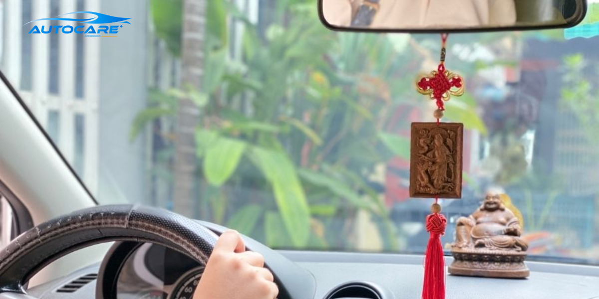 Khánh treo xe mang lại bình an, thẩm mỹ và an toàn khi lái.
