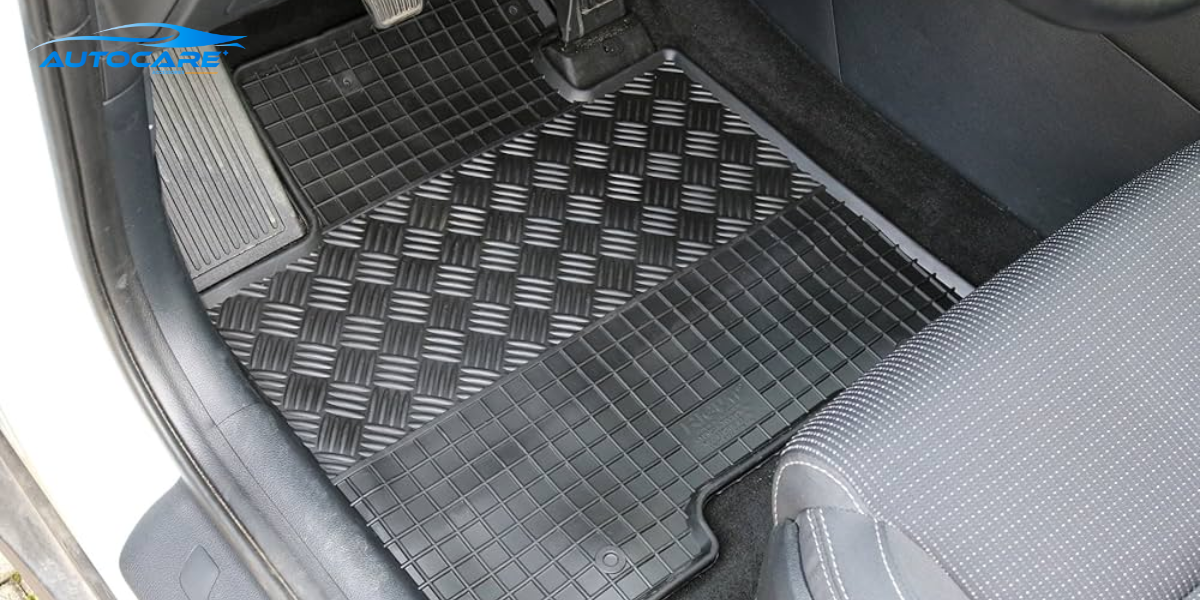 Co nen dung tham lot san o to de bao ve noi that hieu qua