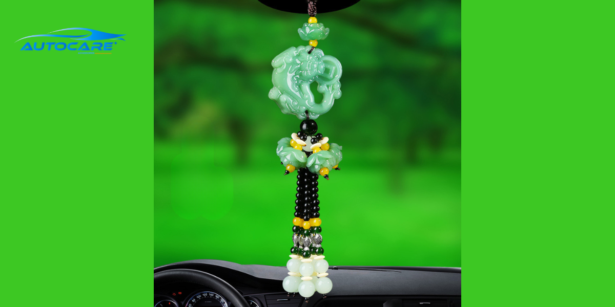 Qua tang khanh treo xe o to mang may man