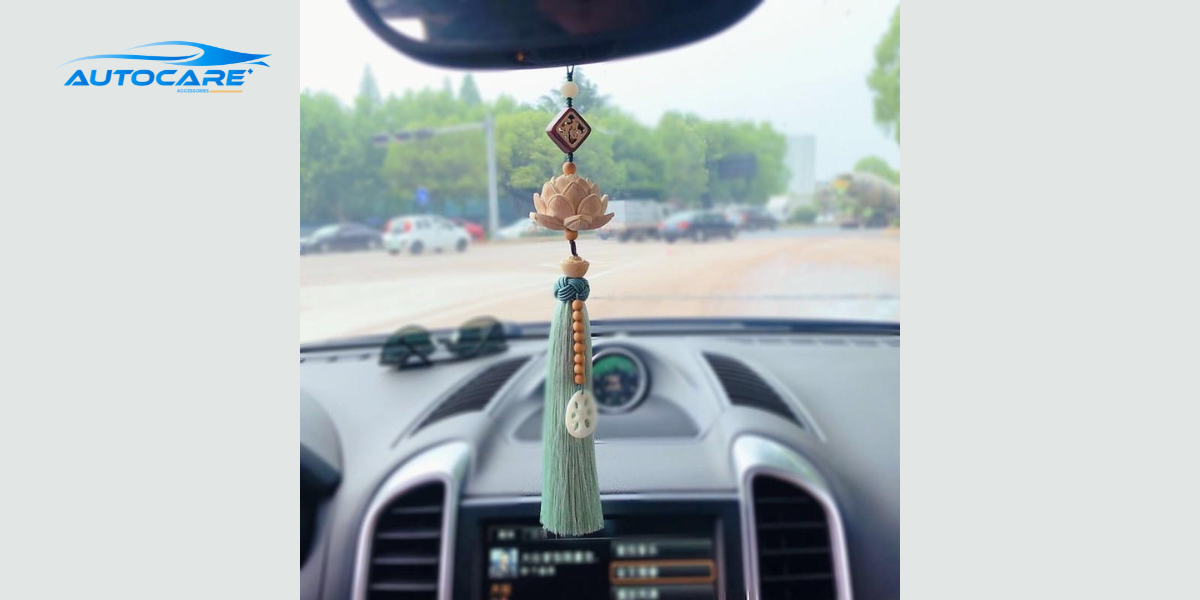 Qua tang khanh treo xe o to sang trong