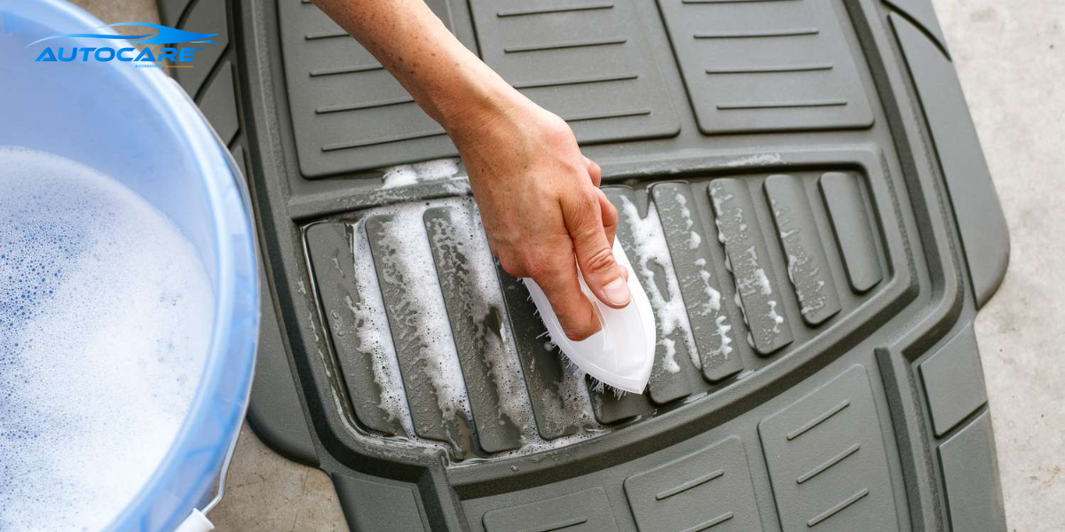 Vệ sinh thảm lót sàn ô tô đúng cách an toàn hiệu quả