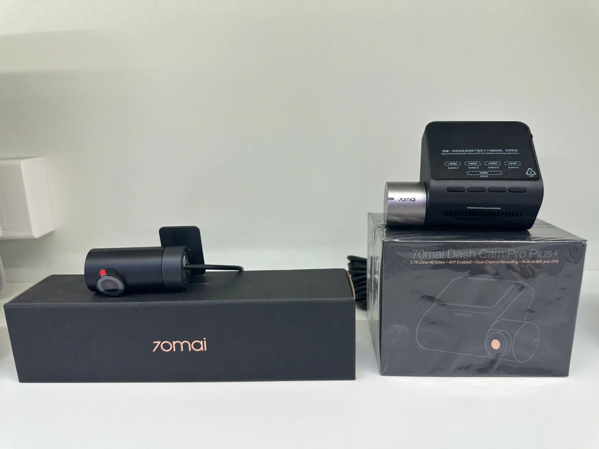 Phụ kiện camera hành trình cho xe hơi