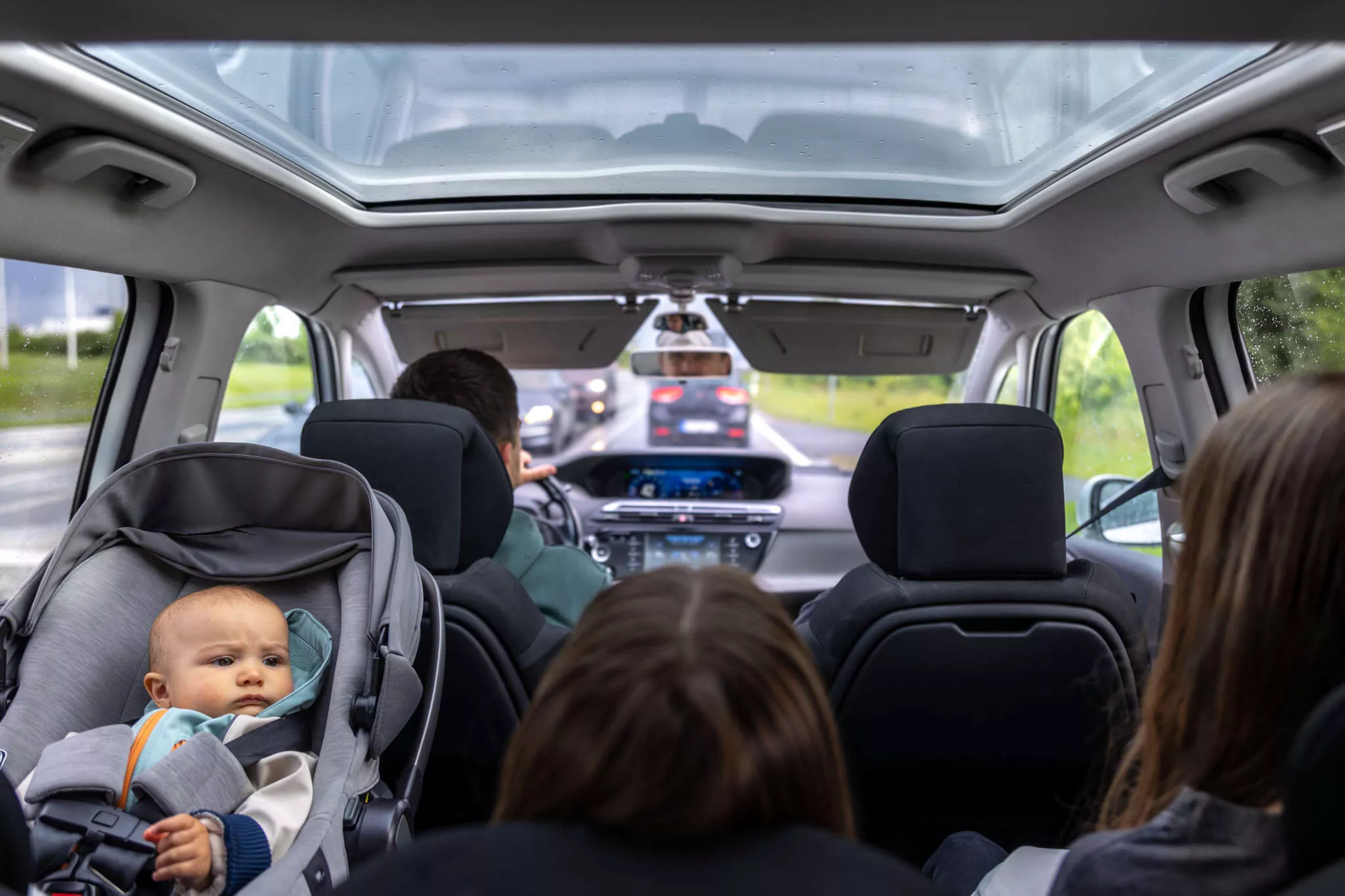 Khi nao nen chuyen doi tu the tu Rear Facing sang Forward Facing