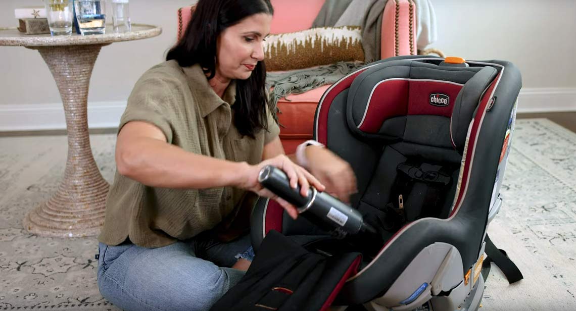 Tóm tắt nhanh các cách vệ sinh ghế ô tô cho bé tại nhà